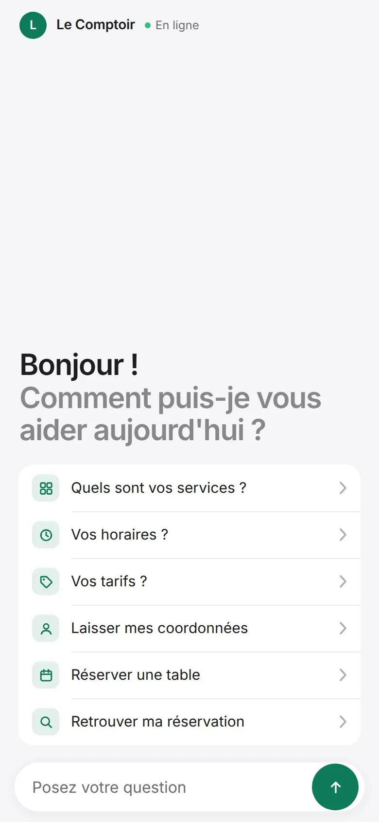 L’accueil du chat : « Bonjour ! Comment puis-je vous aider aujourd’hui ? », puis six suggestions dont « Réserver une table » et « Retrouver ma réservation »